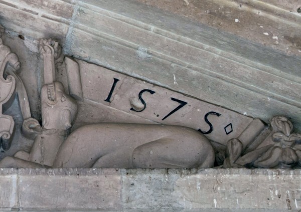 Portería cloister door pediment, detail - Santo Domingo