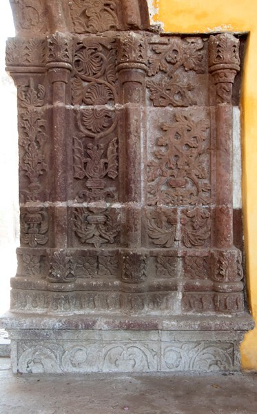 La Concepción de Nuestra Señora, portería portal, right pilasters - Otumba, México