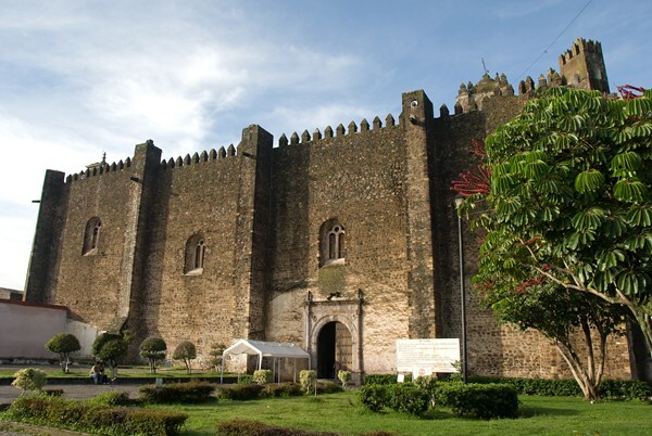 Exterior nave - San Juan Bautista, façade, portería & posa chapels