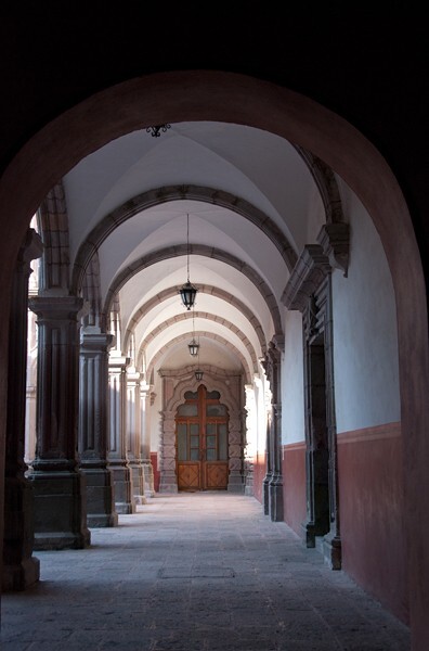 Lower cloister walk - Santiago