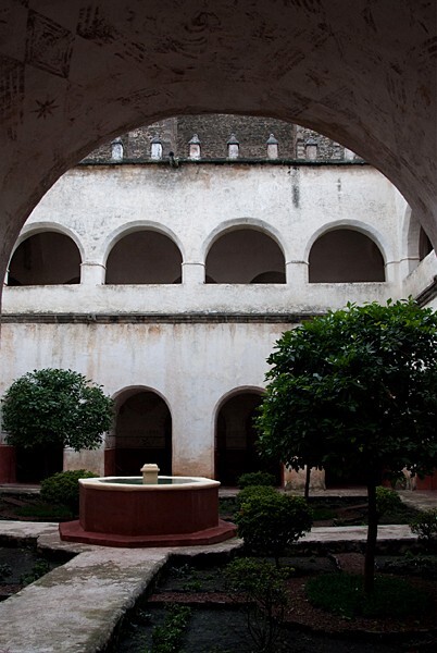 Cloister - Cloister, convento, capilla abierta & posas, atrial cross