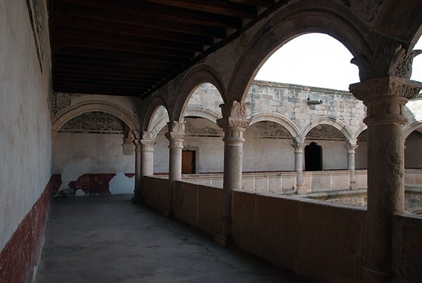 Upper cloister walk - San Andrés, cloister with murals