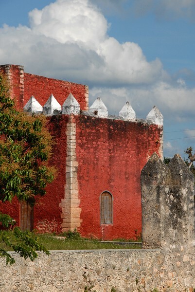 San Luis Gonzaga, sacristy, crenellation - Euán, Yucatán