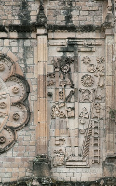 San Juan Bautista, N façade, Arma Christi right of oculus - San Juan Bautista, North façade