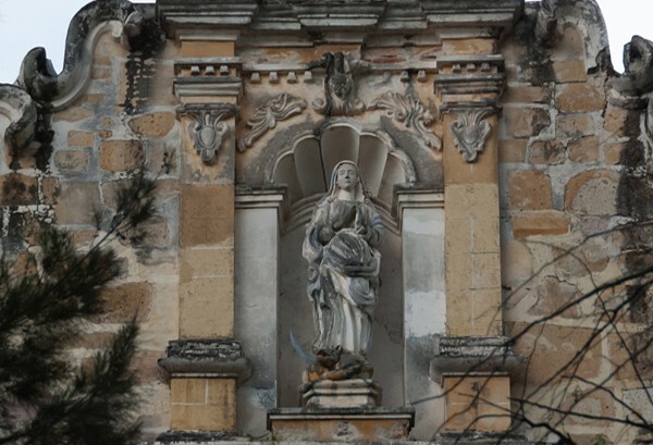 Gable sculpture - Santa María de la Asunción