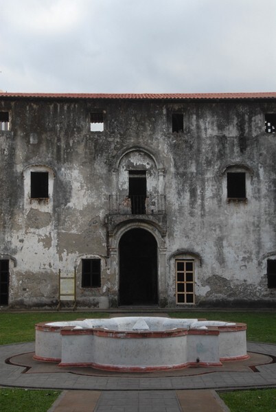 San José de Gracia, convento, large patio fountain - Orizaba, Veracruz