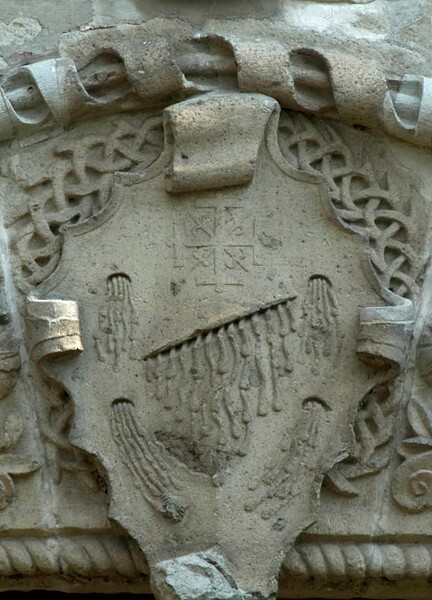 San Bernardino de Sena, porciúncula portal, archivolt escutcheon - Xochimilco