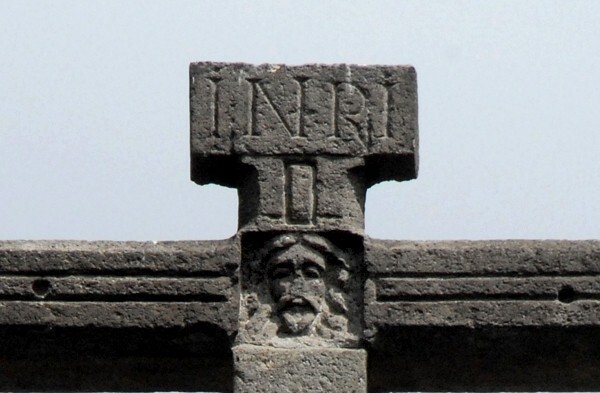 D.F., Los Reyes, roof cross, front crossing - Los Reyes Ixtacala