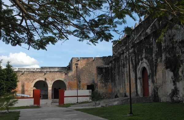 Exterior nave & portería - San Miguel Arcángel