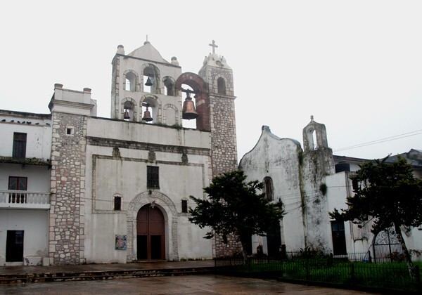 Façade, espadaña & bell-tower - Santa María