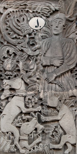 Right pilaster relief - Casa del que mató el aminal (main portal)