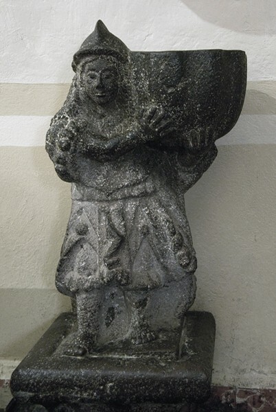 La Purísima Concepción, angel upholding stoup - Ozumba, México