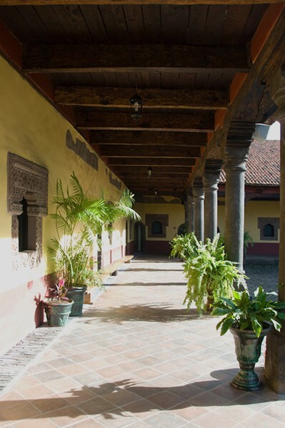 Guatapera, patio ambulatory - Guatápera (Pueblo Hospital), Yurishio (Hospitalito)