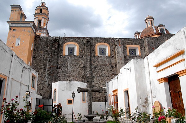 Patio & cross - Nuestra Señora de los Remedios