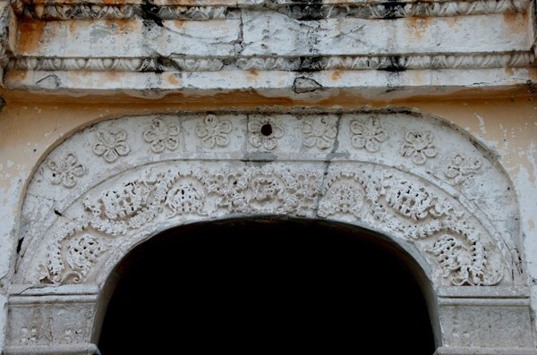 Los Santos Reyes, façade, main portal architrave - Los Santos Reyes, façade, nave & sotocoro