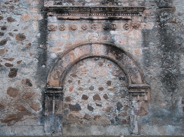 El Señor del Perdón, lateral door (walled up) - Villa Morelos (formerly Huango), Michoacán