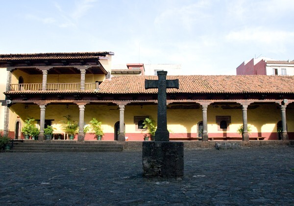 Guatápera, patio - Guatápera (Pueblo Hospital), Yurishio (Hospitalito)