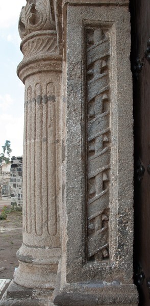 San Andrés, façade portal, left door jamb - San Andrés, façade, portería & atrial gate