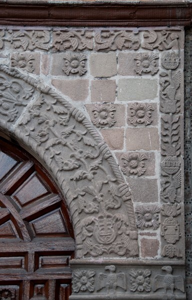 El Cristo Rey, façade, main portal, archivolt & right spandrel - Tulpetlac, México