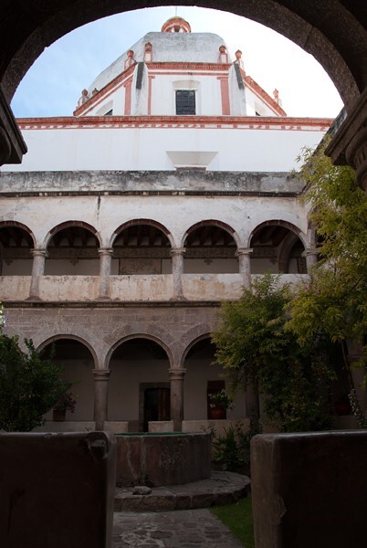 Cloister & well - San Francisco, façade, portería, cloister & murals