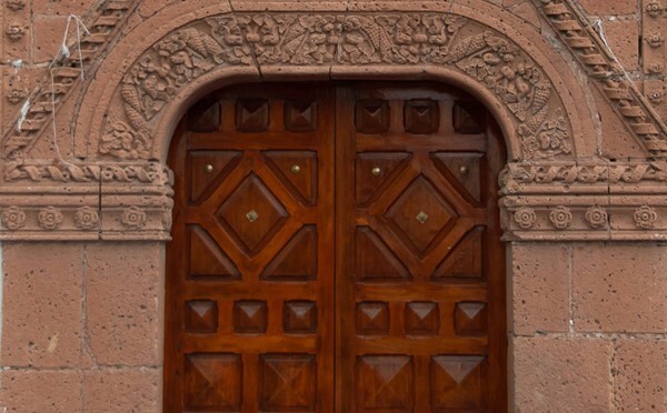 Façade portal, basket handle arch - San Jerónimo