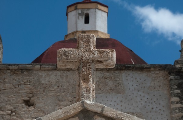 Santiago Apóstol, atrial arch cross - Teotongo, Oaxaca