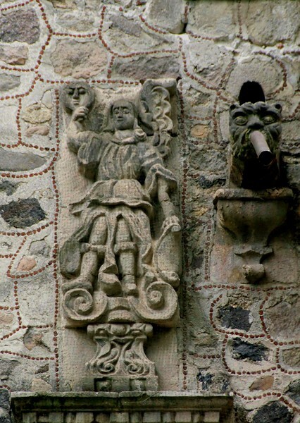 Façade relief (right), archangel - San Juan Evangelista y La Guadalupe