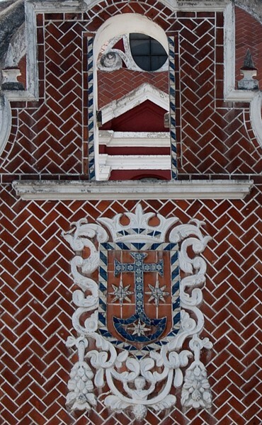 Espadaña azulejos & escutcheon - El Carmen