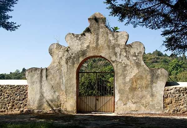 Atrial gate - San Juan Bautista, facade, convento, cloister & lower walk murals