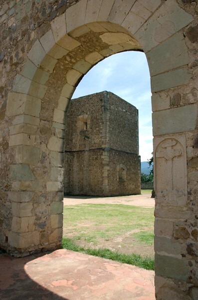 Cuilápam de Guerrero, Oaxaca, Santiago Matamoros, capilla abierta & c - Santiago Matamoros, capilla abierta (basílica)