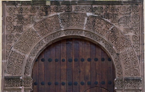 Yurishio façade portal, archivolt & spandrels - Guatápera (Pueblo Hospital), Yurishio (Hospitalito)