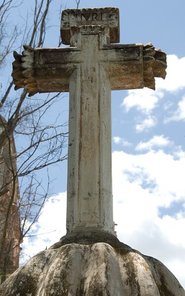 Atrial cross, back - Nuestro Señor de Ojo Zarco (El Templo del Barrio)
