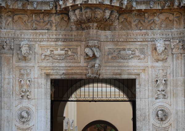 Casa de Montejo, façade, main portal, pilasters & architrave - Casa de Montejo