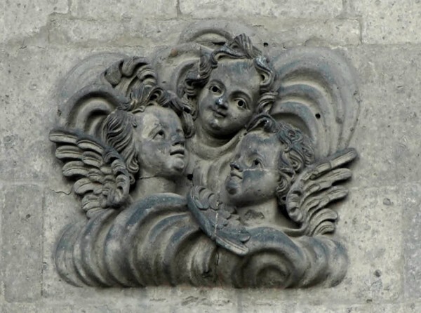 W face relief, cherubim - Catedral de La Asunción