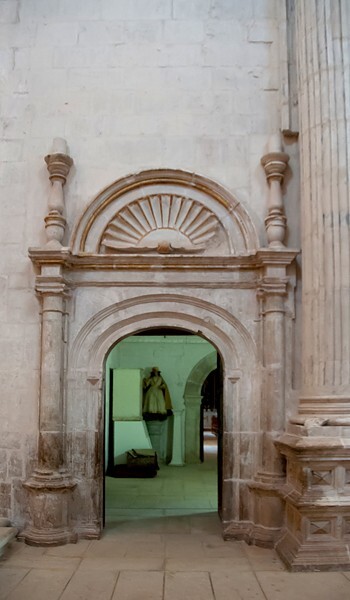 Sacristy portal - Sotocoro, nave & sanctuary vaulting