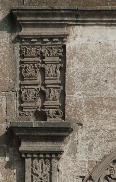 San Lorenzo, façade portal, alfiz double pilaster (left) - Totolinga, México