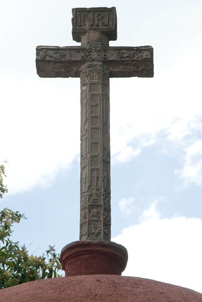 San Cristóbal, posa chapel, dome cross, front - Coyotepec, México