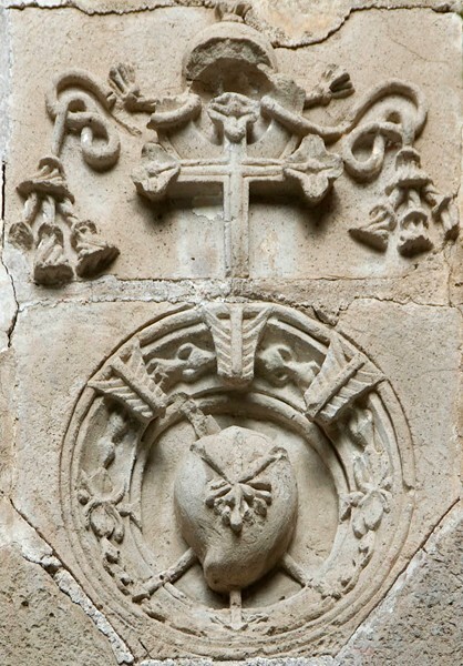 Large cloister, lower walk spandrel insignia - San Agustín, convento, large & small cloisters, apse