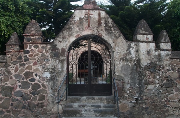 Santa Bárbara, atrial gate - Barrio Chapels