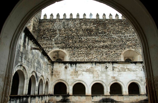 Ambulatory arches, parapet & battlement - Upper cloister walk