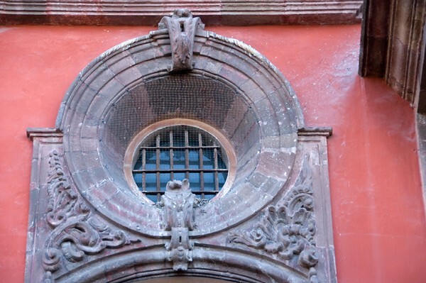 Casa del Mayorazgo de Canal, N façade oculus - San Miguel de Allende, Guanajuato