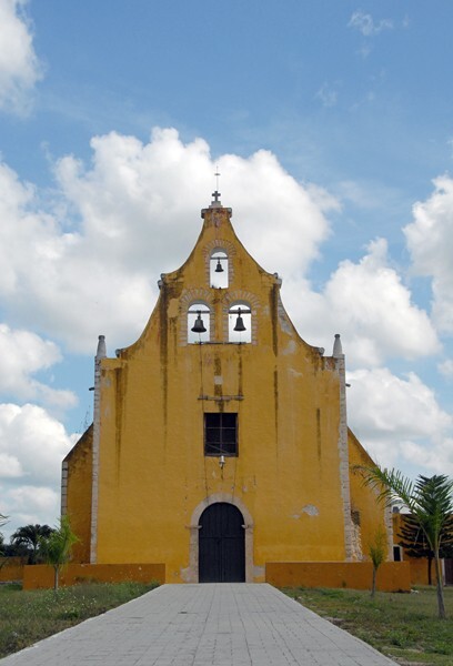SS Pedro y Pablo, façade - Calcalchén, Yucatán