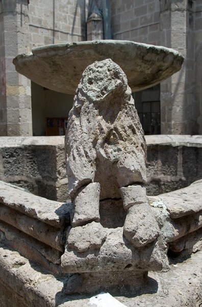 15_Morelia, Michoacán, San Agustín, cloister fountain closeup5 - San Agustín