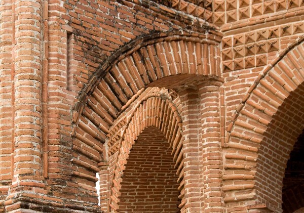 Flying buttresses & arches - Fuente La Pila o La Corona