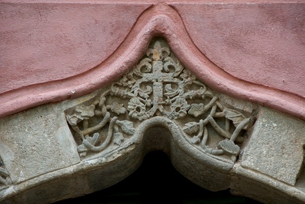 San Toribio de Astorga, façade portal, ogee arch - Papalotla, México