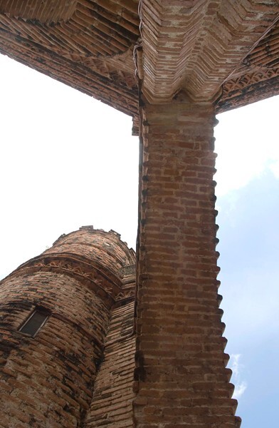 Flying buttress - Fuente La Pila o La Corona