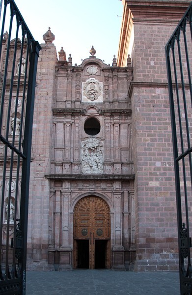 La Transfiguración de Cristo, façade, right portal - La Transfiguración de Cristo