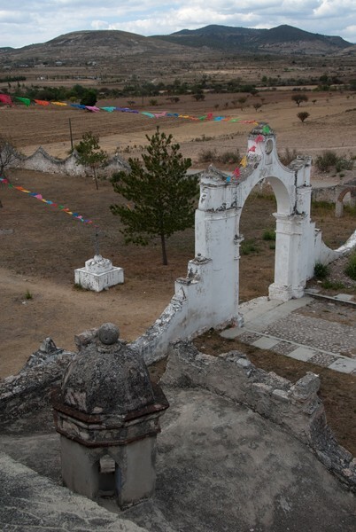 Roof & N atrial gate - Santiago Apóstol