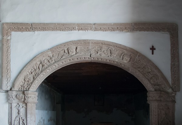 Baptistry portal alfiz - San Francisco, Nave