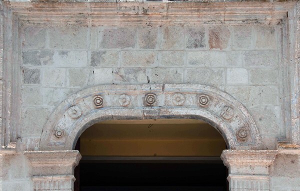 Façade portal, alfiz & basket handle arch - La Asunción de Nuestra Señora